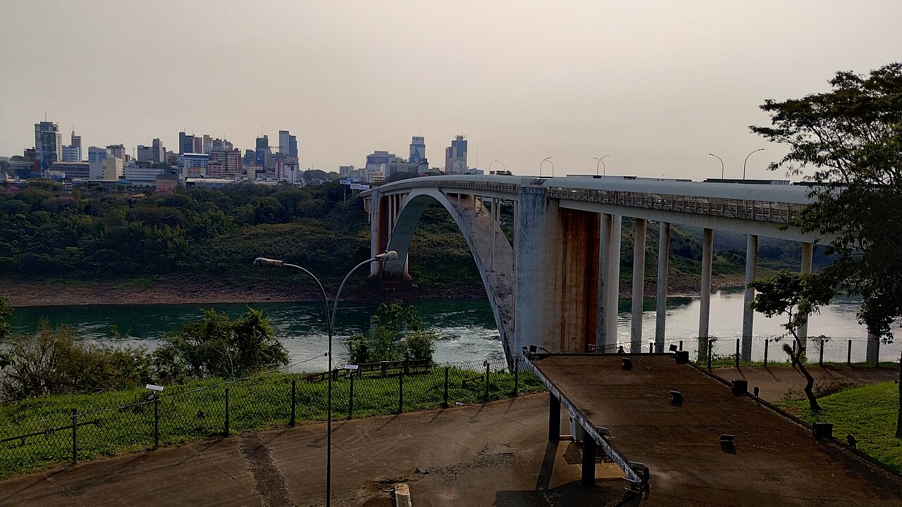 Ponte da Amizade ligando o Brasil a Ciudad del Este, no Paraguai